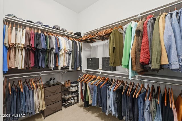 795 E Romsdalen Road, Oro Valley, AZ 85755