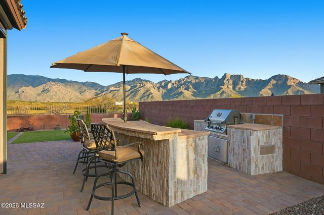 795 E Romsdalen Road, Oro Valley, AZ 85755
