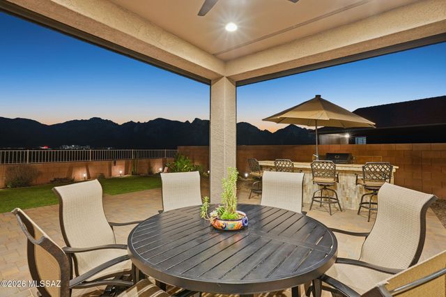 795 E Romsdalen Road, Oro Valley, AZ 85755