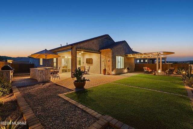 795 E Romsdalen Road, Oro Valley, AZ 85755