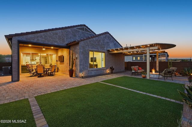 795 E Romsdalen Road, Oro Valley, AZ 85755