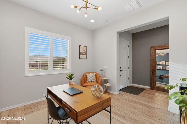 795 E Romsdalen Road, Oro Valley, AZ 85755