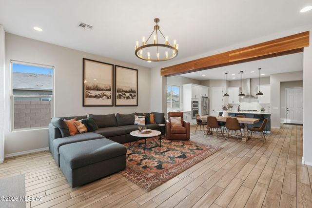 795 E Romsdalen Road, Oro Valley, AZ 85755