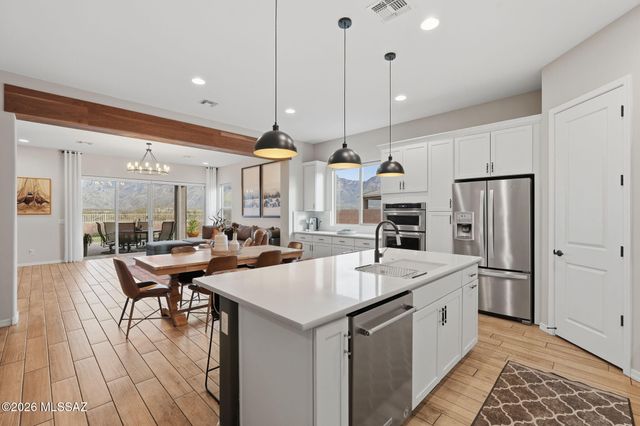 795 E Romsdalen Road, Oro Valley, AZ 85755