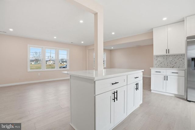 152 JUNEWOOD DR, Levittown, PA 19055