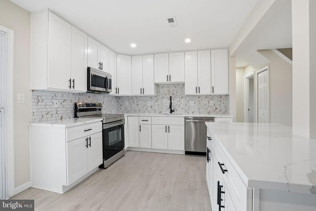 152 JUNEWOOD DR, Levittown, PA 19055