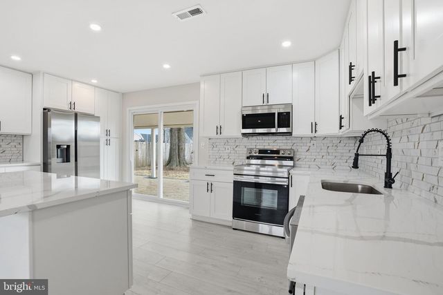 152 JUNEWOOD DR, Levittown, PA 19055