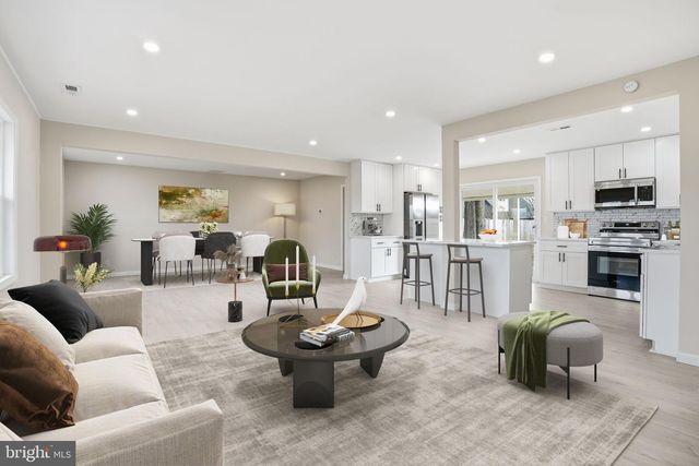 152 JUNEWOOD DR, Levittown, PA 19055