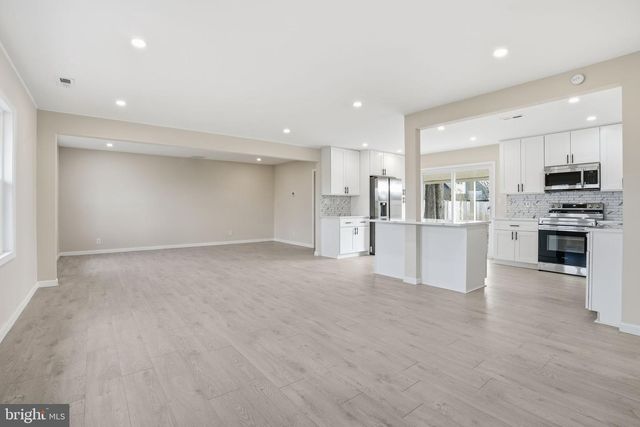 152 JUNEWOOD DR, Levittown, PA 19055