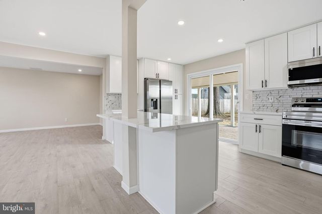 152 JUNEWOOD DR, Levittown, PA 19055