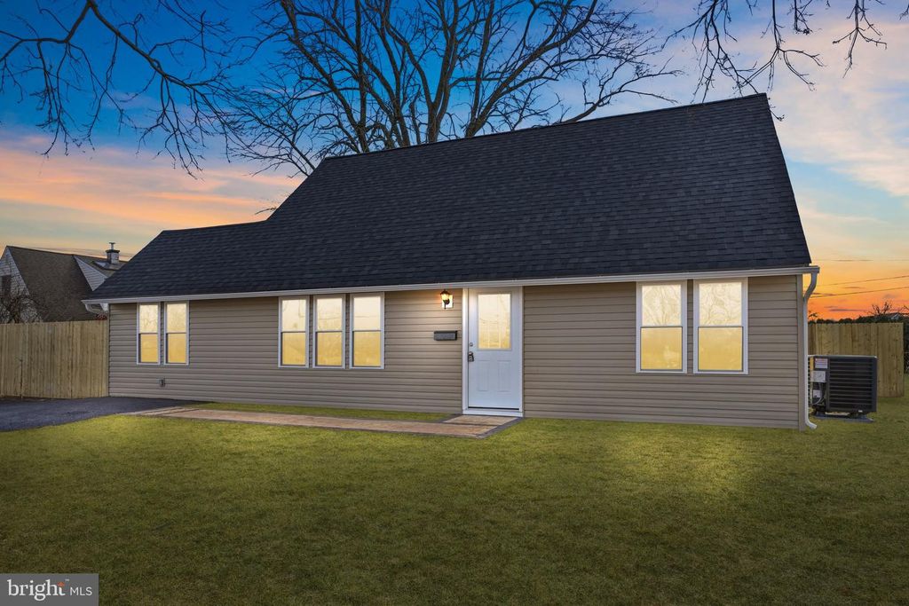 152 JUNEWOOD DR, Levittown, PA 19055