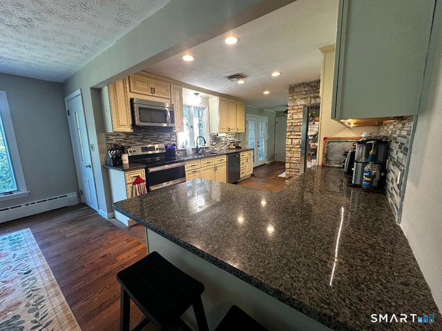 15 School Road, Colchester, CT 06415