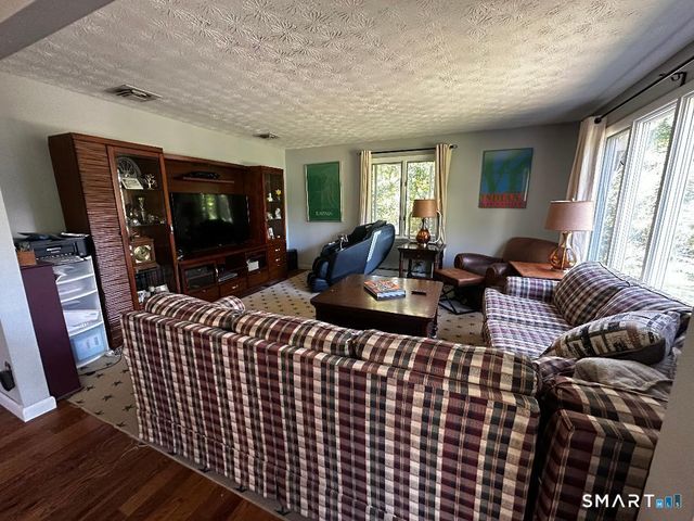 15 School Road, Colchester, CT 06415