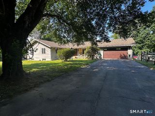 15 School Road, Colchester, CT 06415