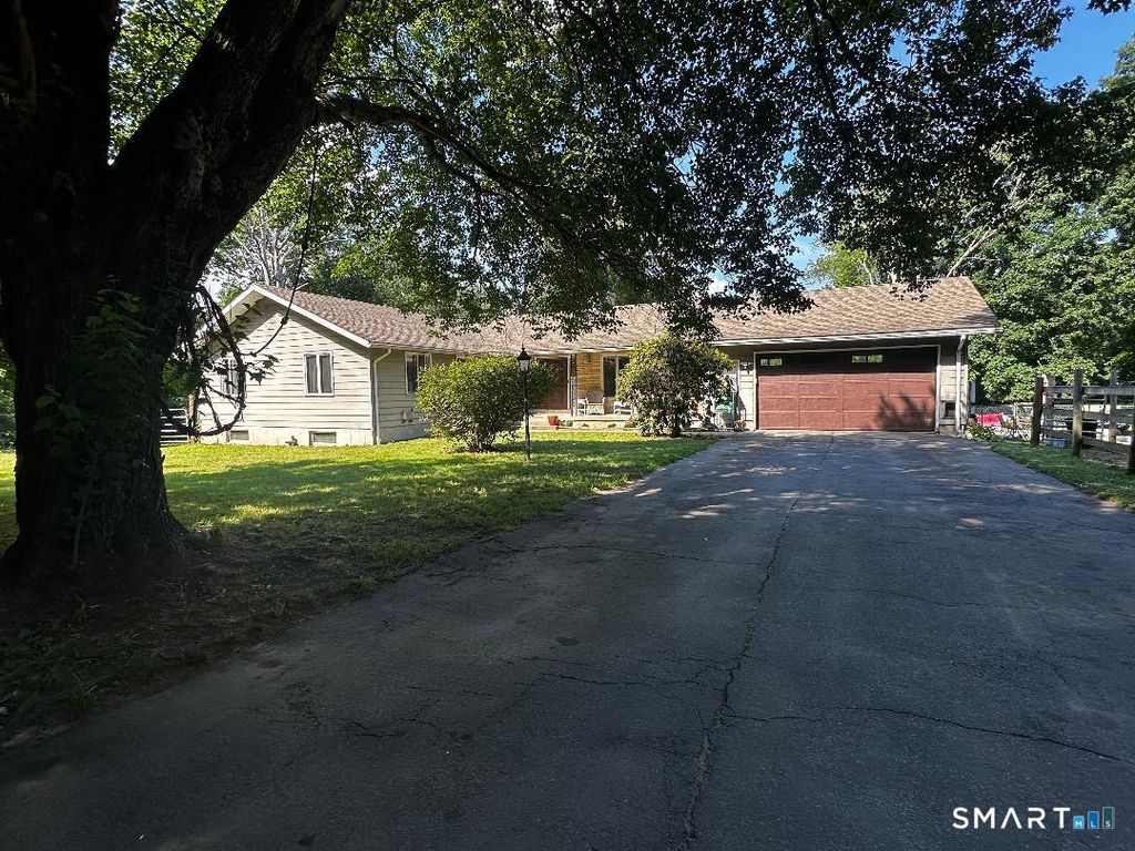 15 School Road, Colchester, CT 06415