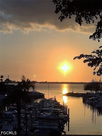 4585 Trawler CT 303, Fort Myers, FL 33919