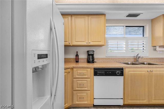 4585 Trawler CT 303, Fort Myers, FL 33919