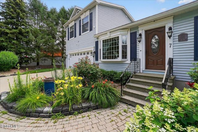 7 Marquette Avenue, Colonie, NY 12110