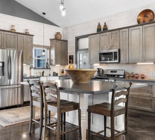 7210 Goehring Road, Ledbetter, TX 78946