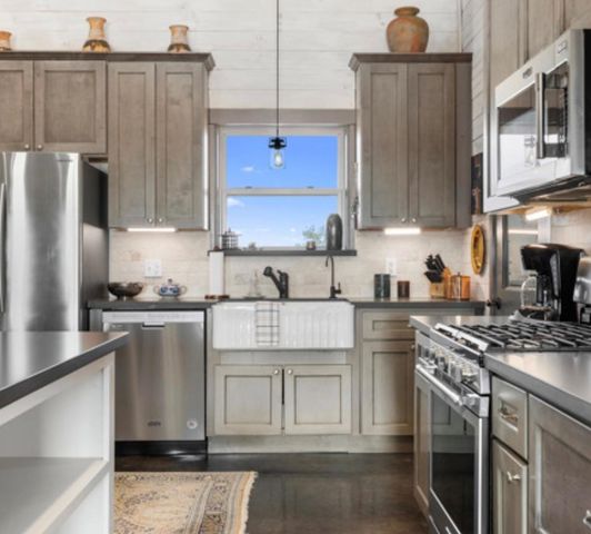 7210 Goehring Road, Ledbetter, TX 78946