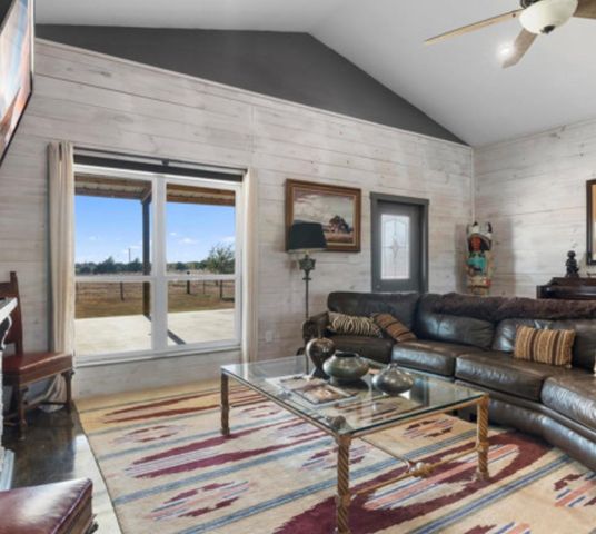 7210 Goehring Road, Ledbetter, TX 78946