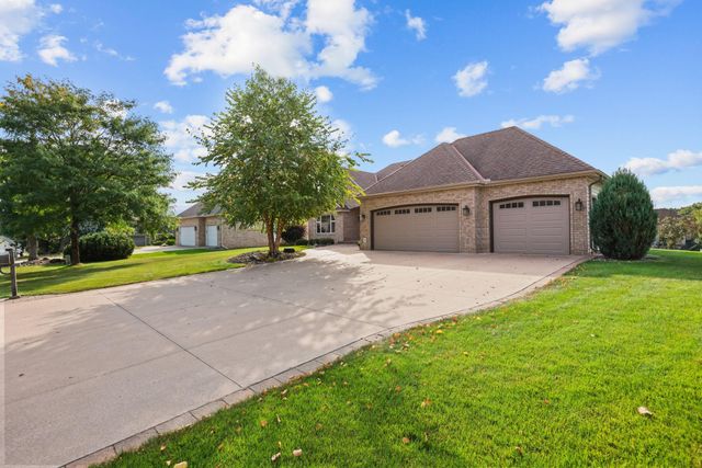 3151 Bent Tree Hills Drive, New Brighton, MN 55112