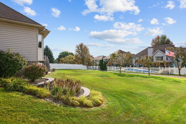 3151 Bent Tree Hills Drive, New Brighton, MN 55112