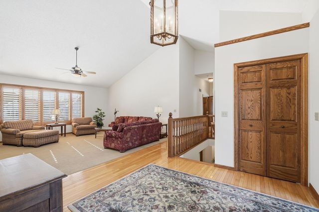 3151 Bent Tree Hills Drive, New Brighton, MN 55112