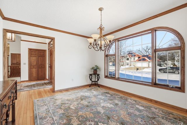 3151 Bent Tree Hills Drive, New Brighton, MN 55112