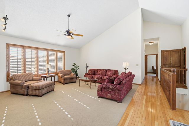 3151 Bent Tree Hills Drive, New Brighton, MN 55112