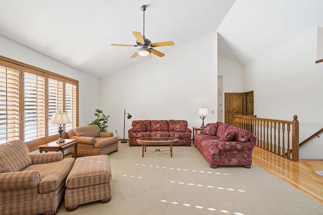 3151 Bent Tree Hills Drive, New Brighton, MN 55112