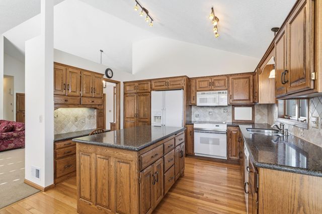 3151 Bent Tree Hills Drive, New Brighton, MN 55112