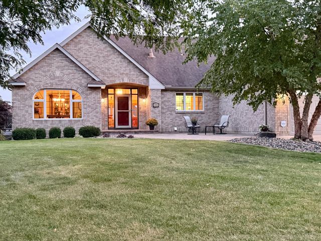 3151 Bent Tree Hills Drive, New Brighton, MN 55112