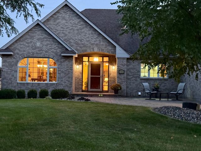 3151 Bent Tree Hills Drive, New Brighton, MN 55112