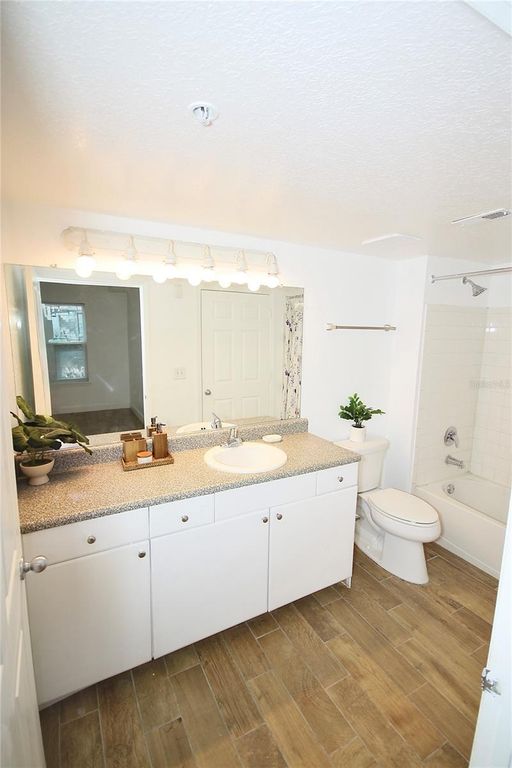 Image 12 of property listing at 300 E SOUTH STREET 1015, Orlando, FL 32801