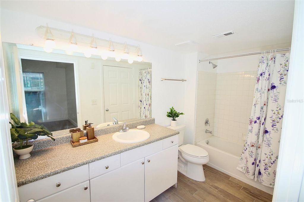 Image 14 of property listing at 300 E SOUTH STREET 1015, Orlando, FL 32801