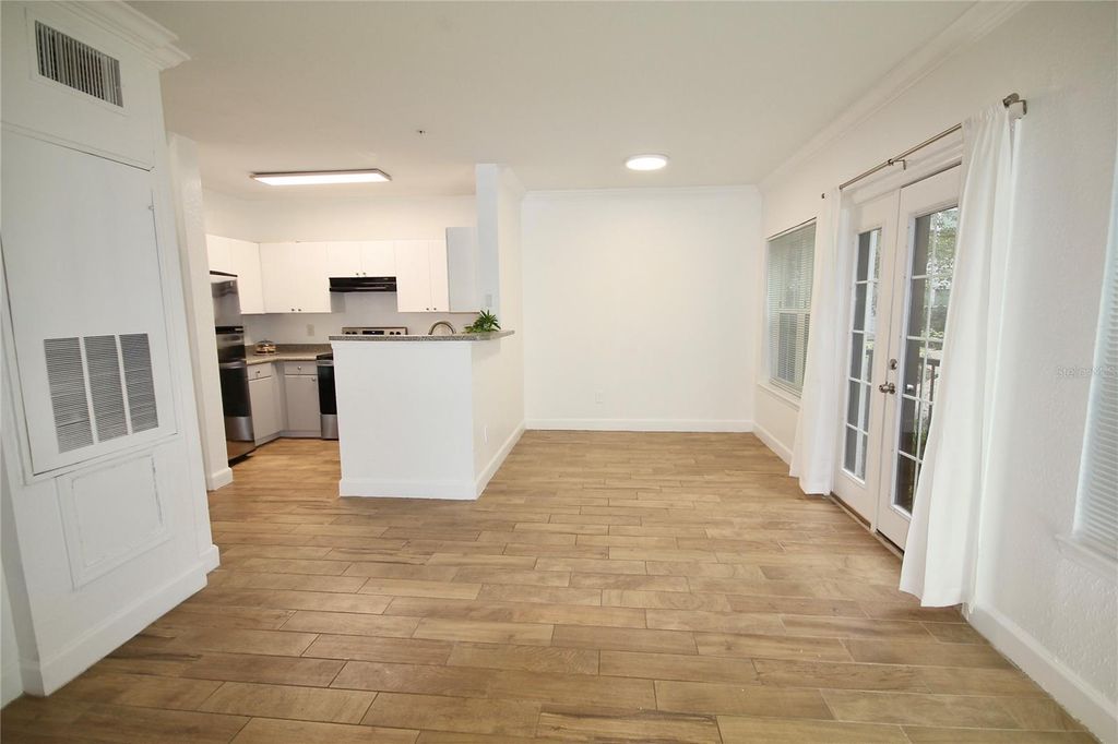 Image 9 of property listing at 300 E SOUTH STREET 1015, Orlando, FL 32801