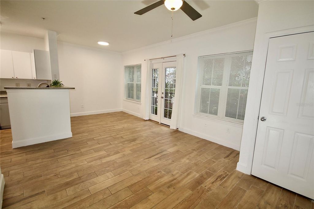 Image 10 of property listing at 300 E SOUTH STREET 1015, Orlando, FL 32801