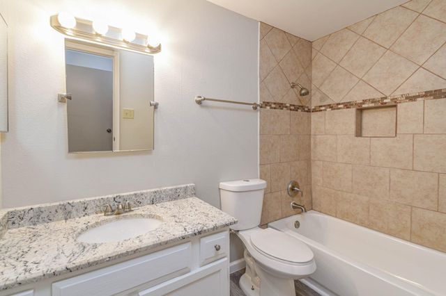 8787 Brae Acres Road 814, Houston, TX 77074