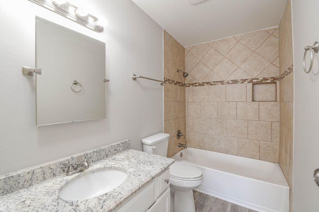 8787 Brae Acres Road 814, Houston, TX 77074