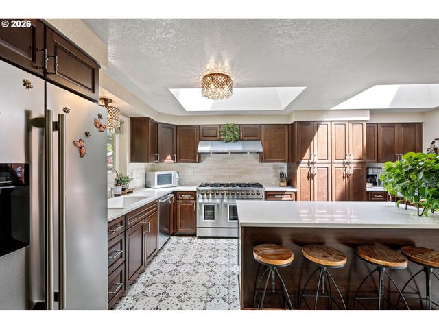 4851 THUNDERBIRD St, Eugene, OR 97404