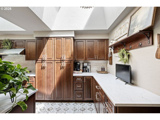 4851 THUNDERBIRD St, Eugene, OR 97404