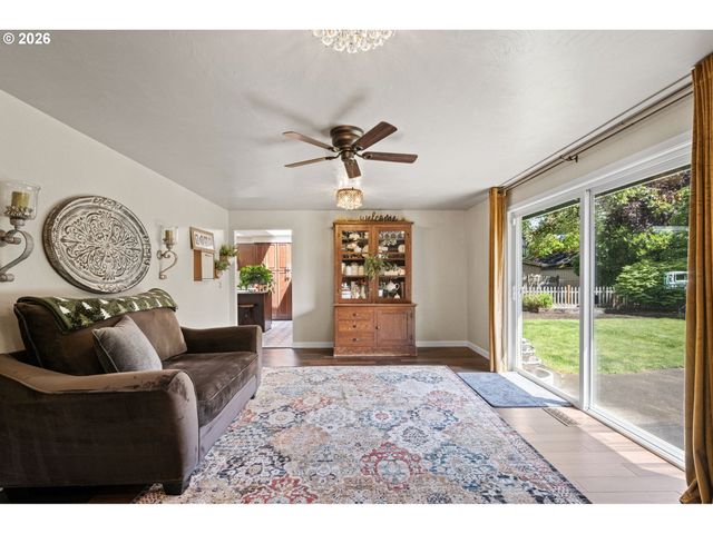4851 THUNDERBIRD St, Eugene, OR 97404