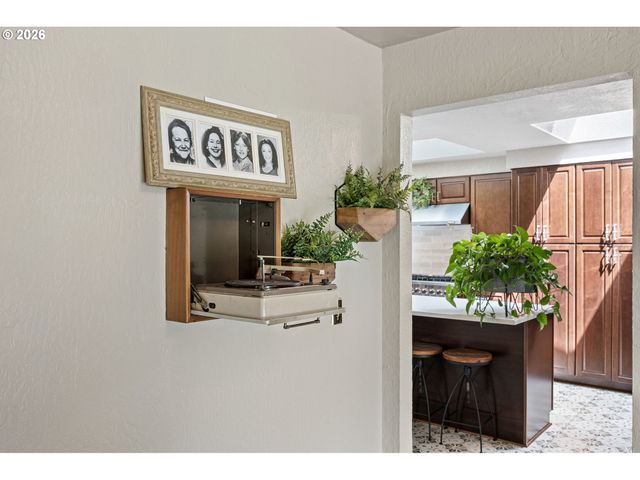 4851 THUNDERBIRD St, Eugene, OR 97404