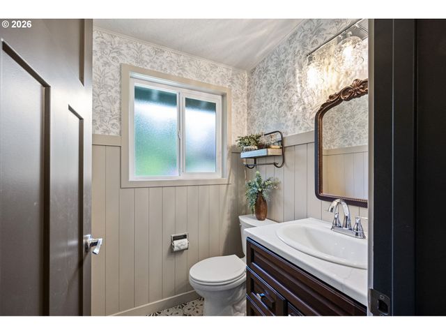 4851 THUNDERBIRD St, Eugene, OR 97404
