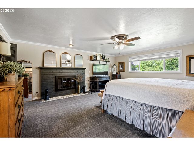 4851 THUNDERBIRD St, Eugene, OR 97404