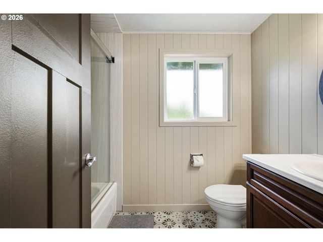 4851 THUNDERBIRD St, Eugene, OR 97404