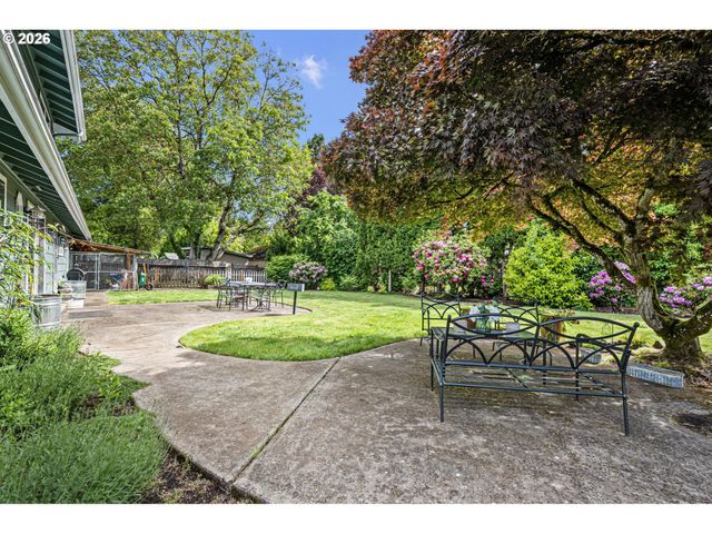4851 THUNDERBIRD St, Eugene, OR 97404