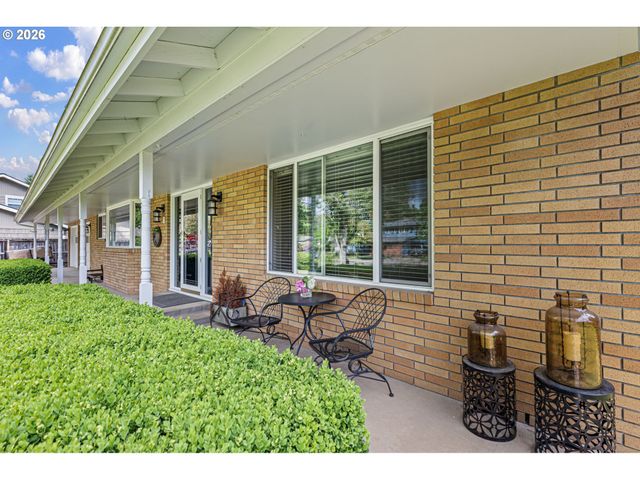 4851 THUNDERBIRD St, Eugene, OR 97404