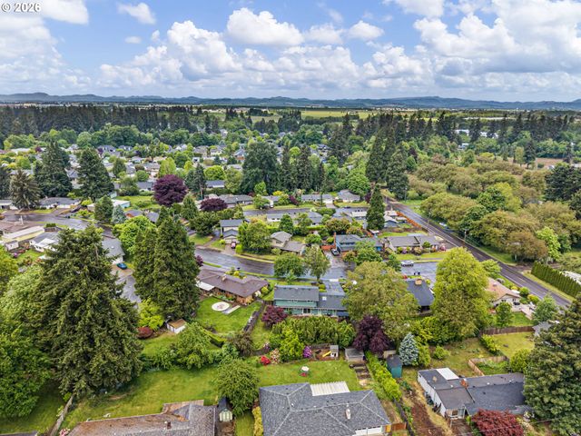 4851 THUNDERBIRD St, Eugene, OR 97404